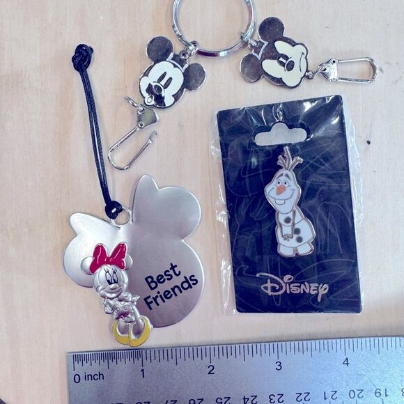 NIB Disney Assortment dancing Olaf park pin.Double key chain ornament - Picture 2 of 7